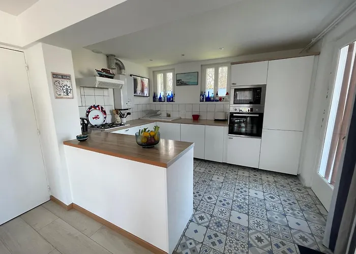 La Falaise Bleue - Vue - A Pied *